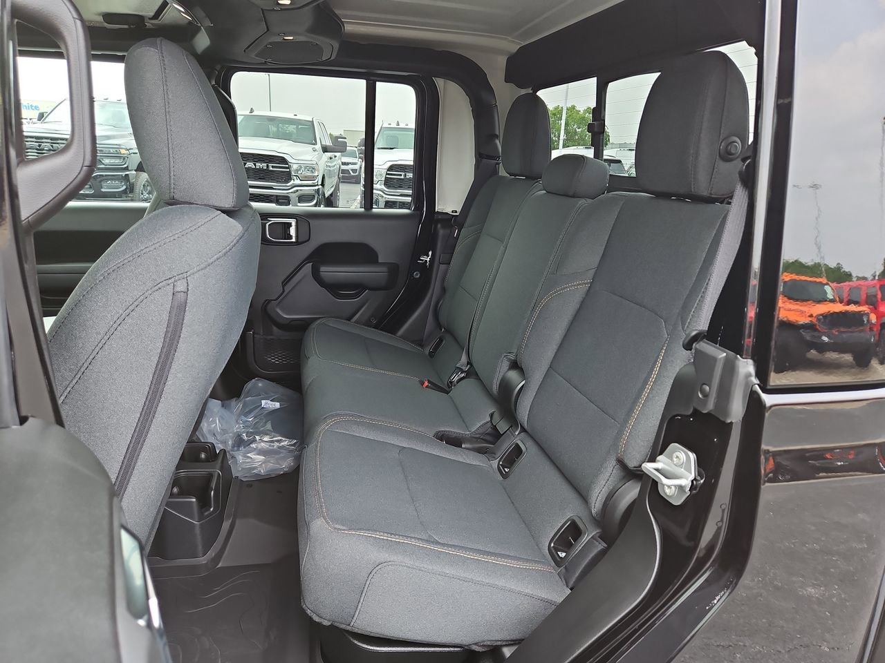 New 2025 Jeep Gladiator Sport image 13