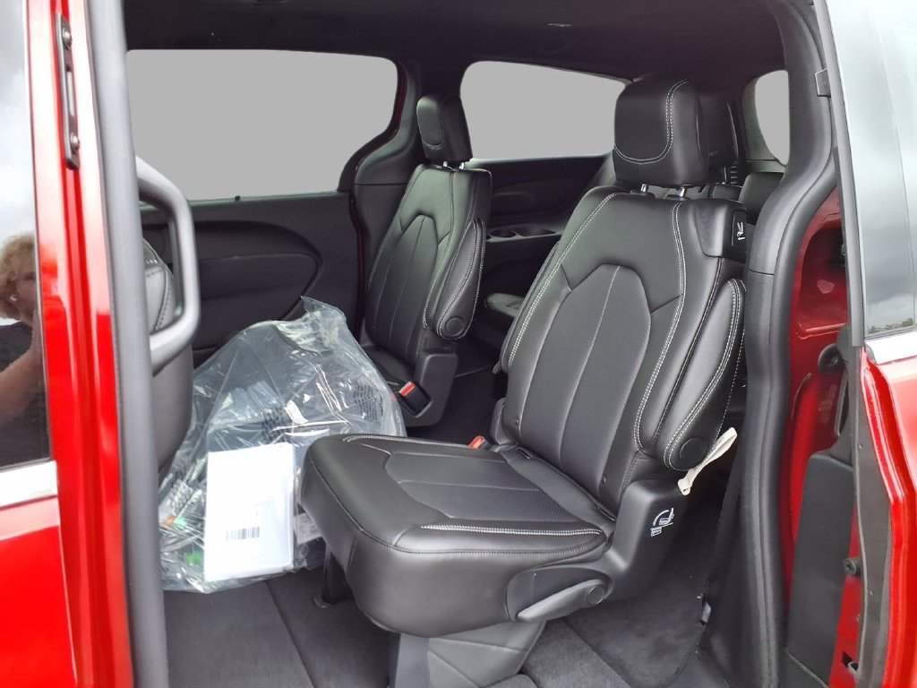 New 2027 Chrysler Pacifica Select FWD image 23