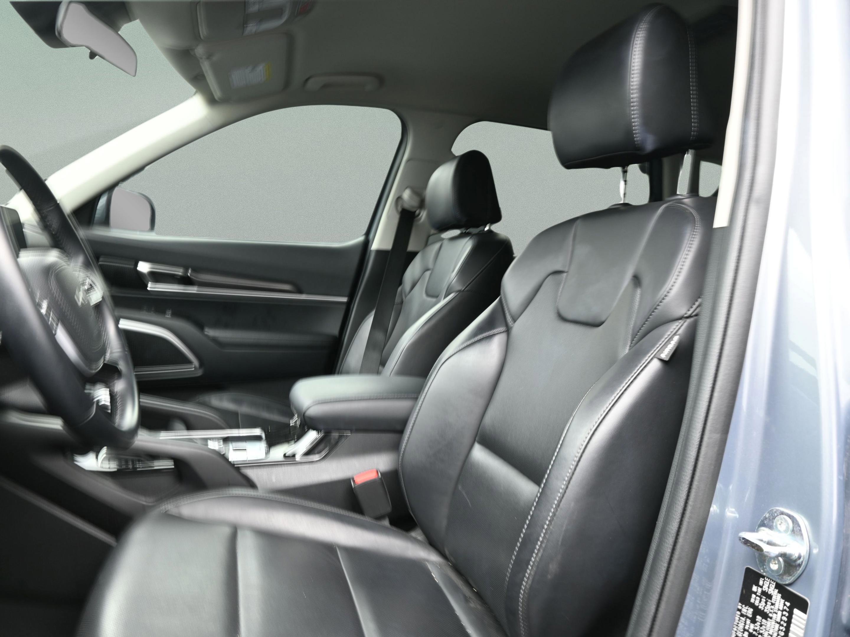 Used 2024 Kia Telluride LX image 36