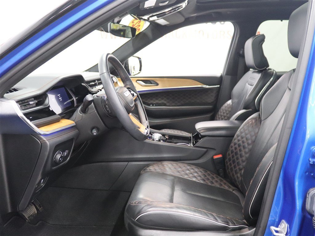 Used 2023 Jeep Grand Cherokee Summit AWD/4WD image 30