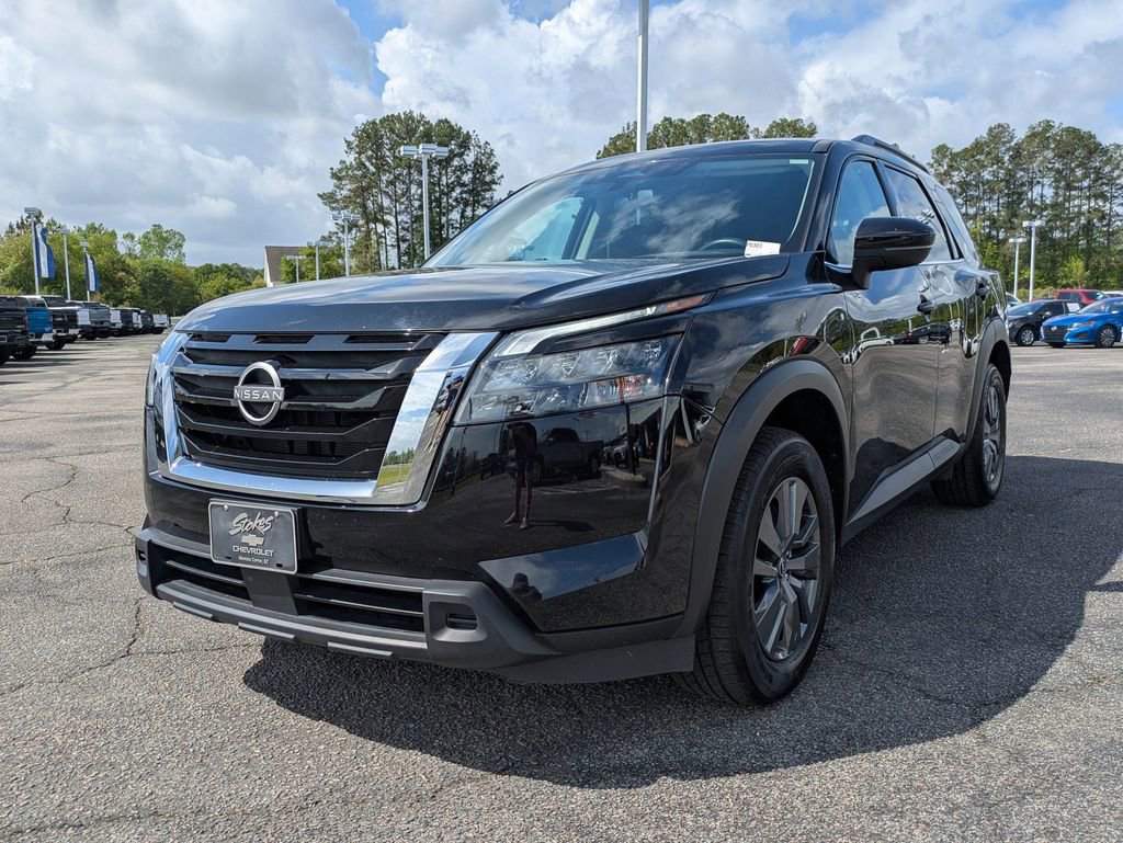 Used 2024 Nissan Pathfinder SV image 10