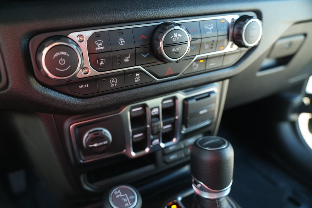 New 2026 Jeep Gladiator Sport AWD/4WD image 32