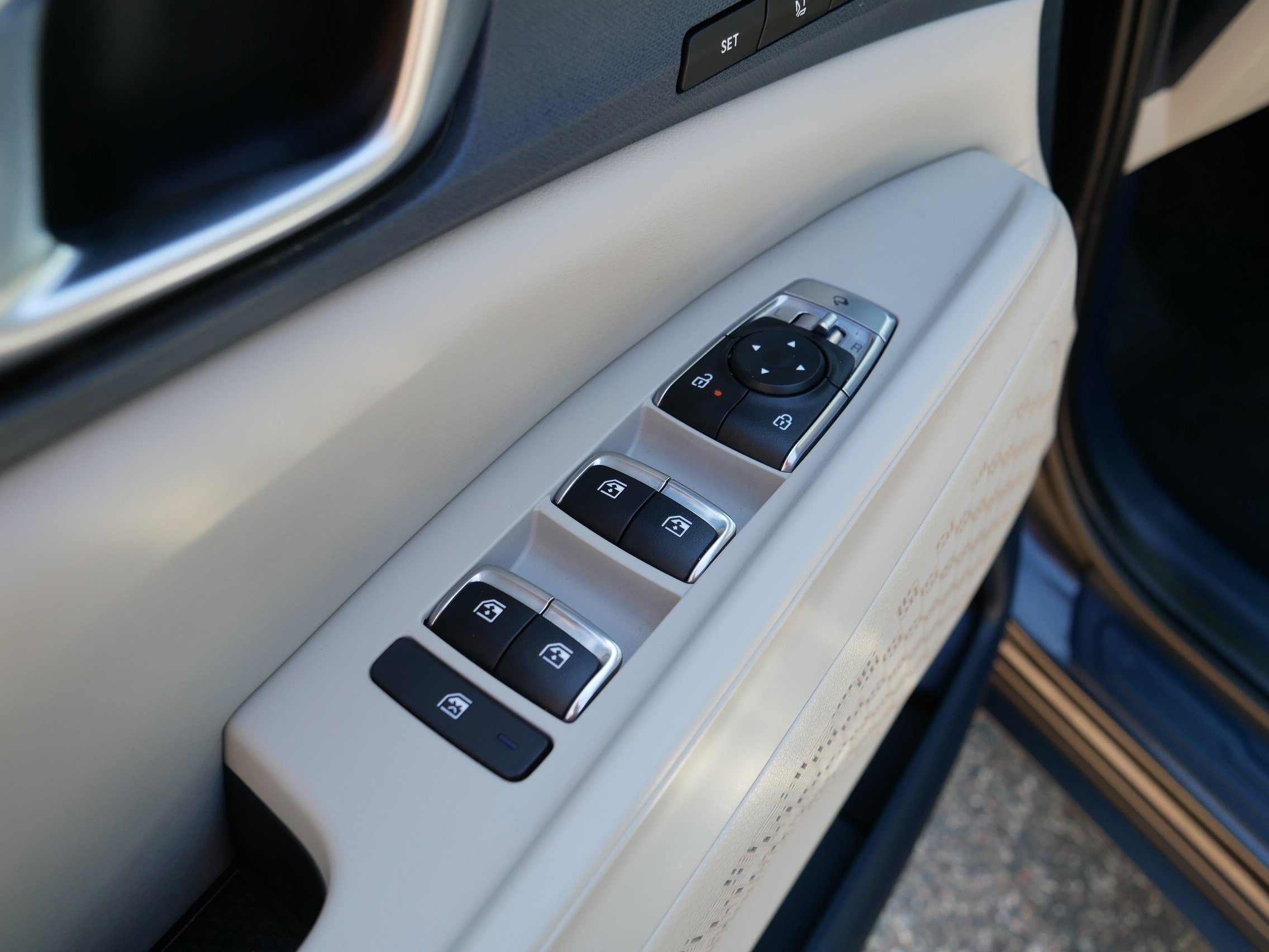 Certified 2025 Kia Carnival EX FWD image 19