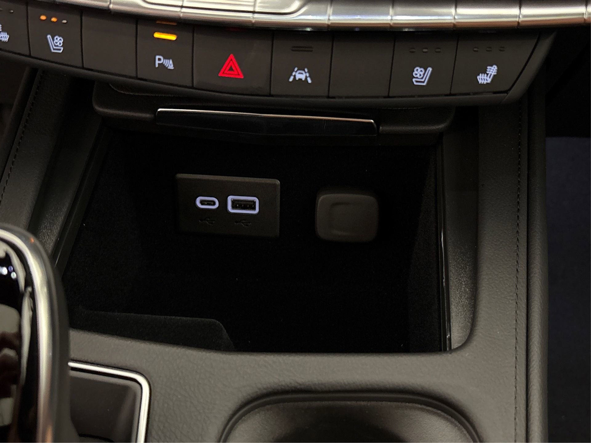 New 2025 Cadillac XT4 Sport w/ LPO, Bronce Accent Package image 32