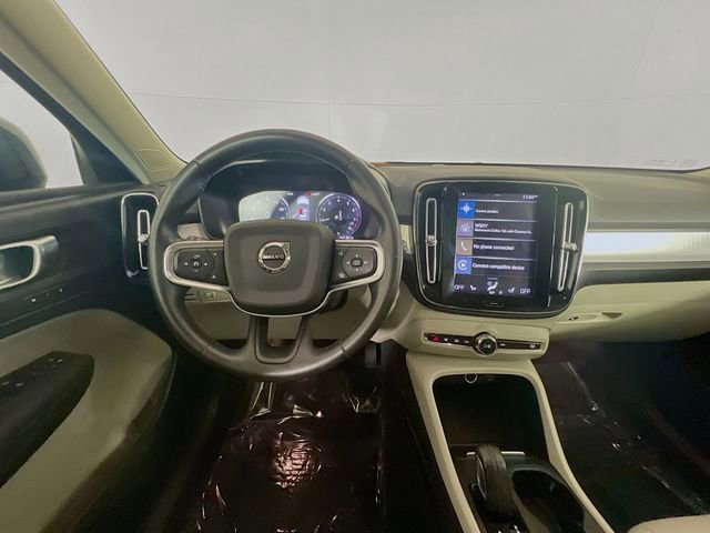 Used 2021 Volvo XC40 T5 Momentum w/ Protection Package Premier image 21