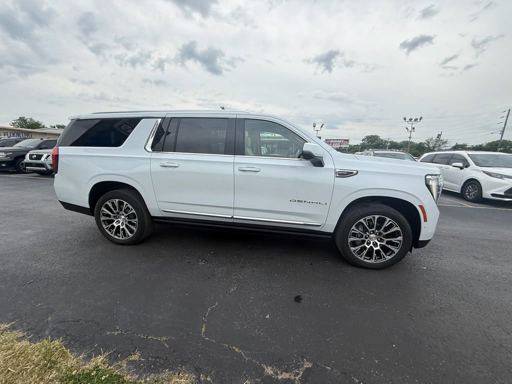 Used 2026 GMC Yukon XL Denali w/ Denali Reserve Package AWD/4WD image 2