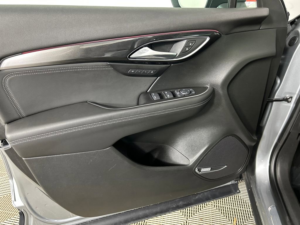 Used 2025 Buick Envision Preferred AWD/4WD image 11