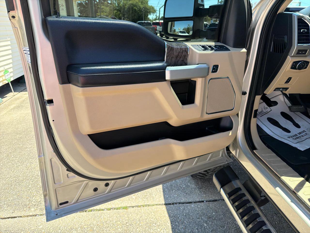 Used 2018 Ford F250 Lariat w/ Chrome Package image 17