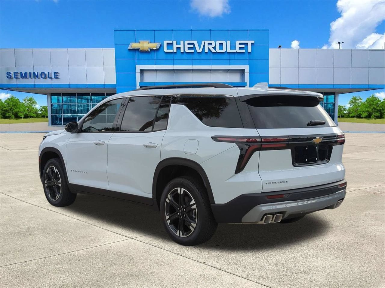 New 2027 Chevrolet Traverse LT w/ Sun and Wheel Package FWD image 3