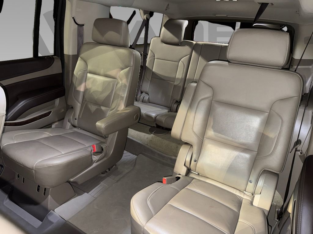 Used 2017 Chevrolet Suburban LT image 4