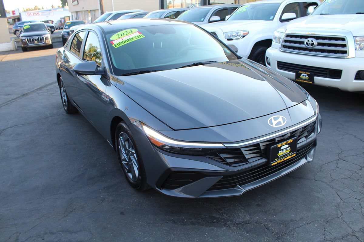 Used 2024 Hyundai Elantra SEL FWD image 8