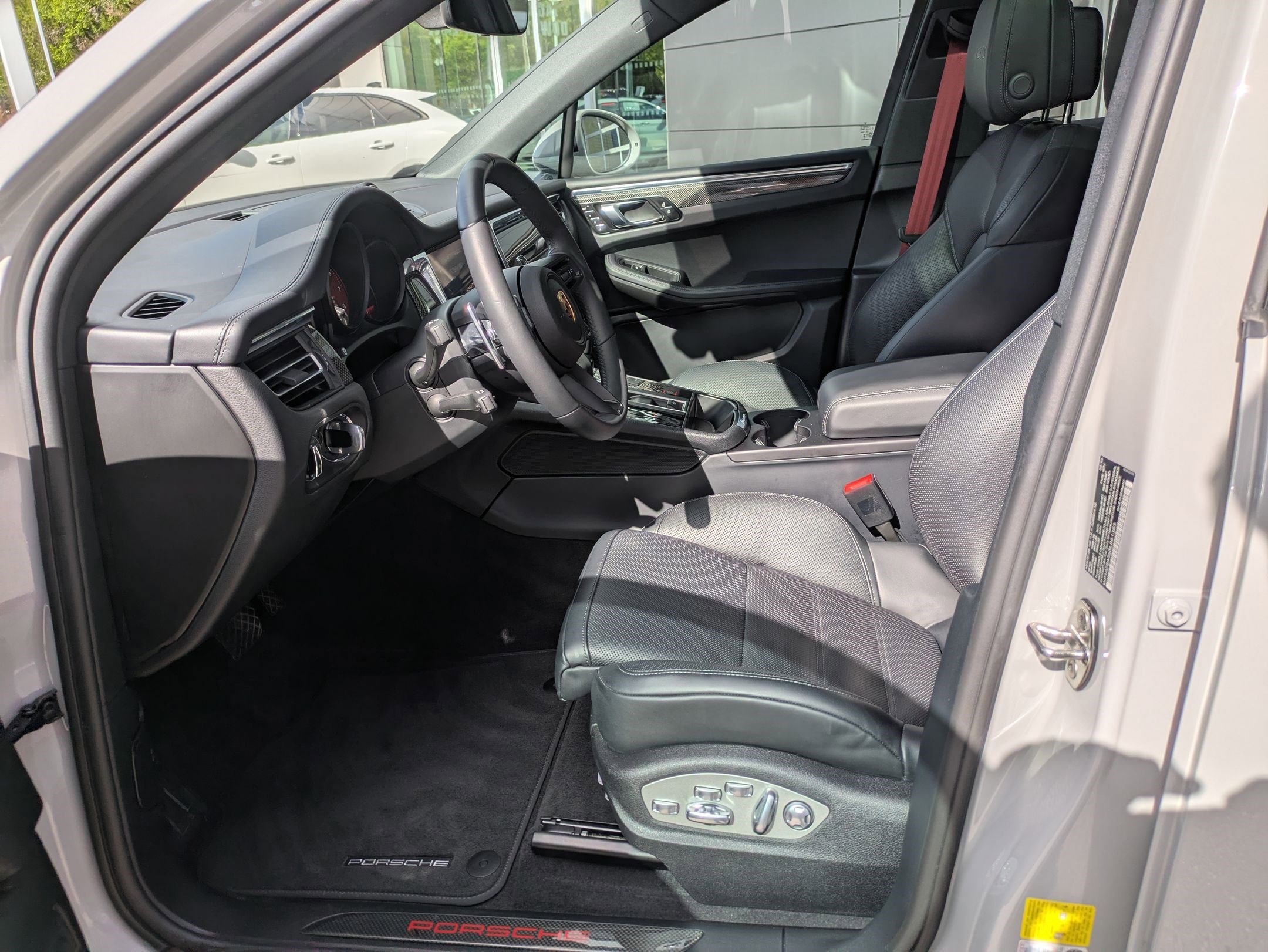 Used 2025 Porsche Macan GTS AWD/4WD image 15