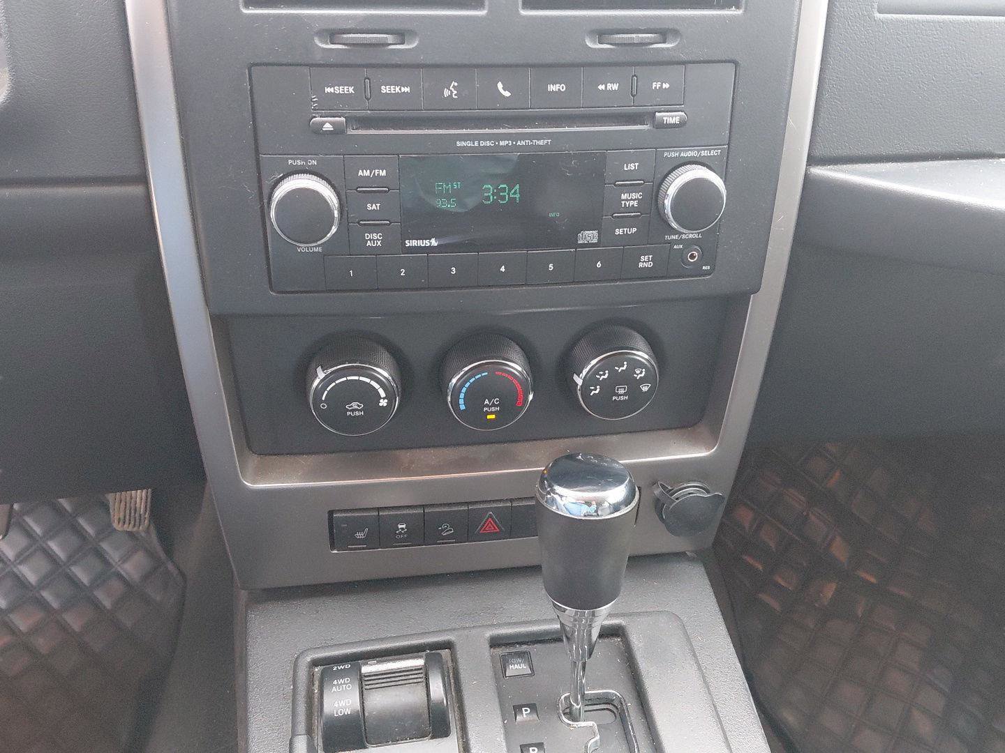 Used 2012 Jeep Liberty Sport AWD/4WD image 28