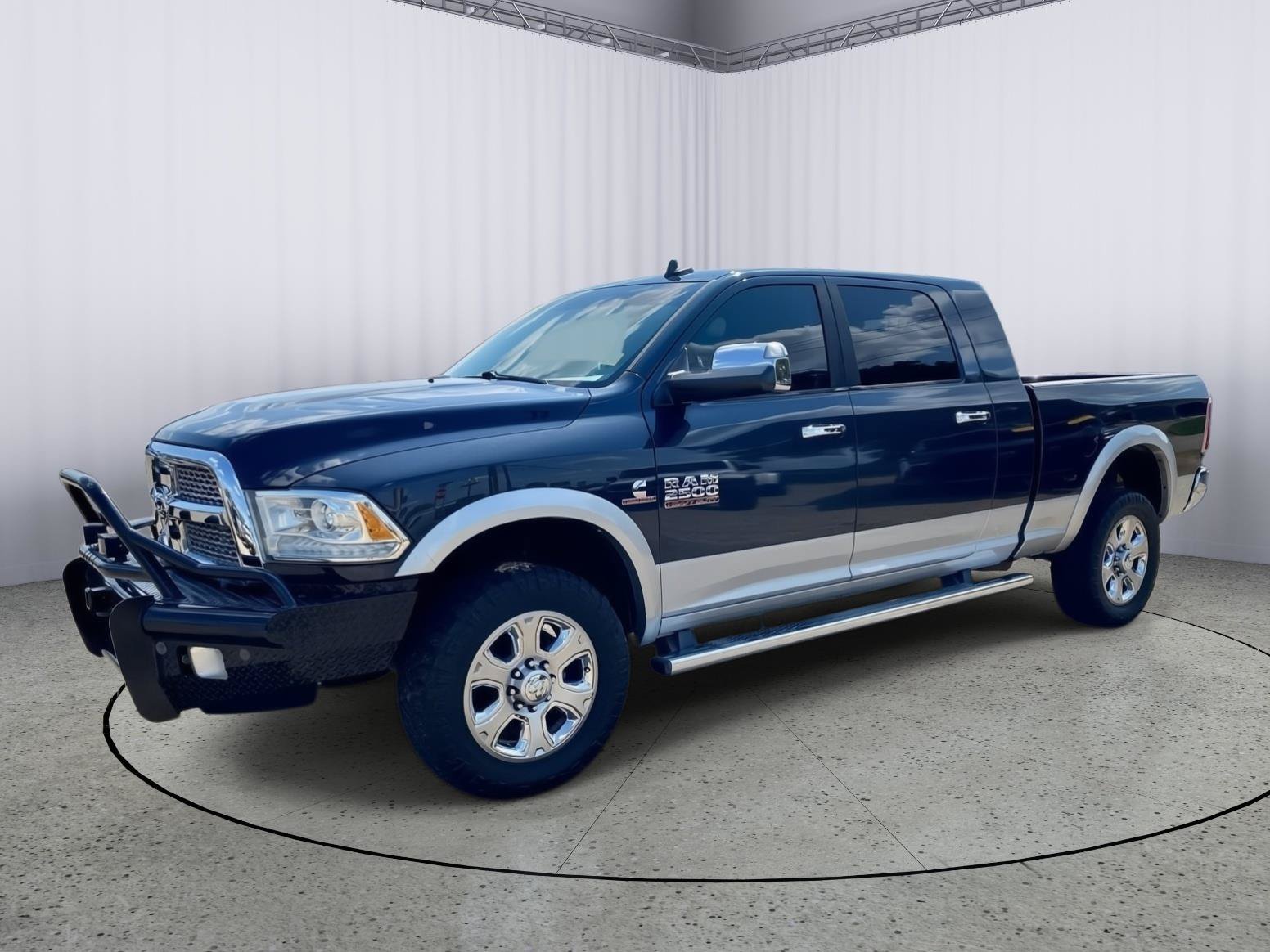 Used 2015 RAM 2500 Laramie w/ Convenience Group AWD/4WD image 3
