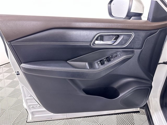 Used 2021 Nissan Rogue SV w/ Premium Package image 23