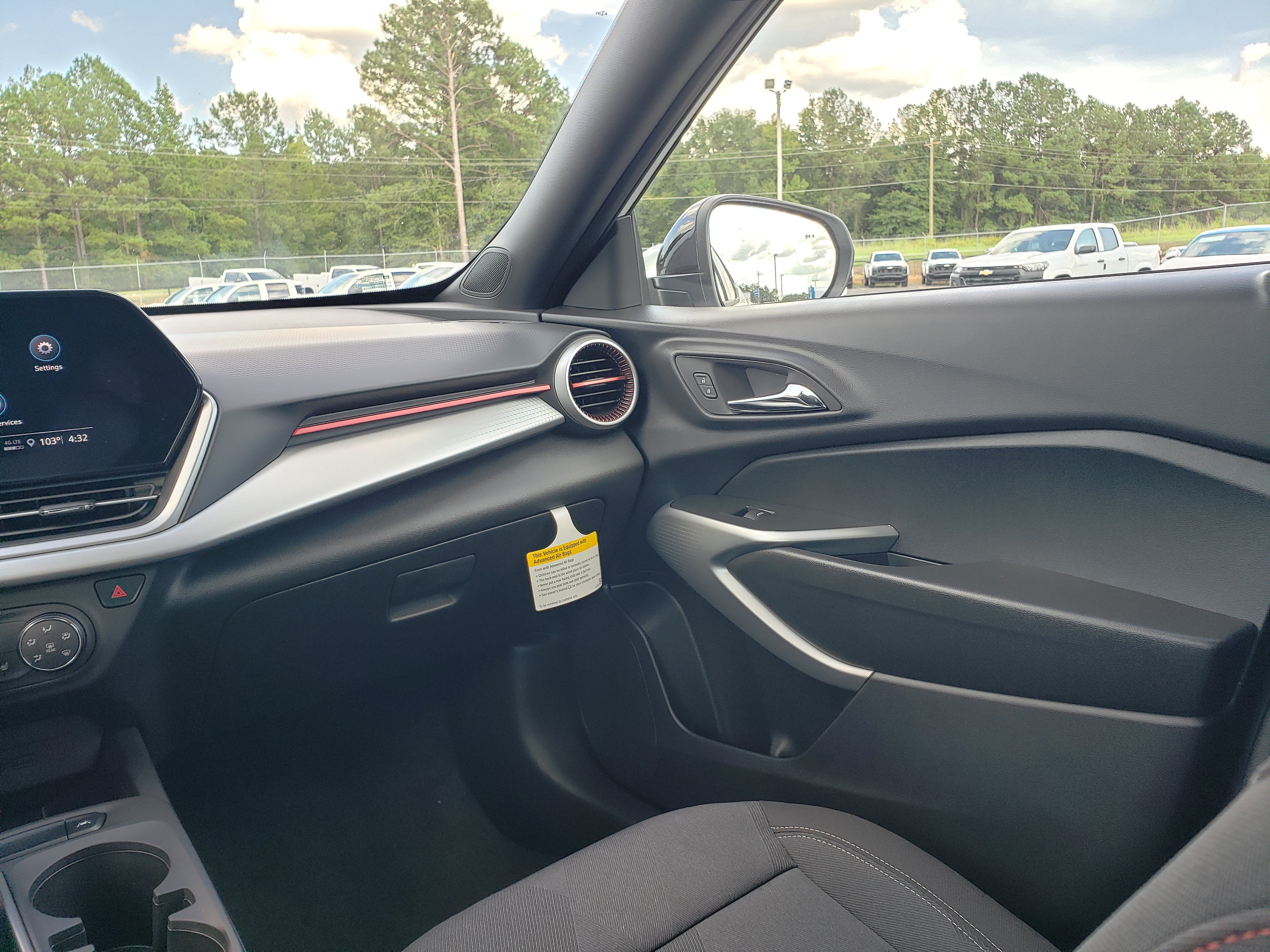 New 2026 Chevrolet Trax RS w/ Driver Confidence Package FWD image 32