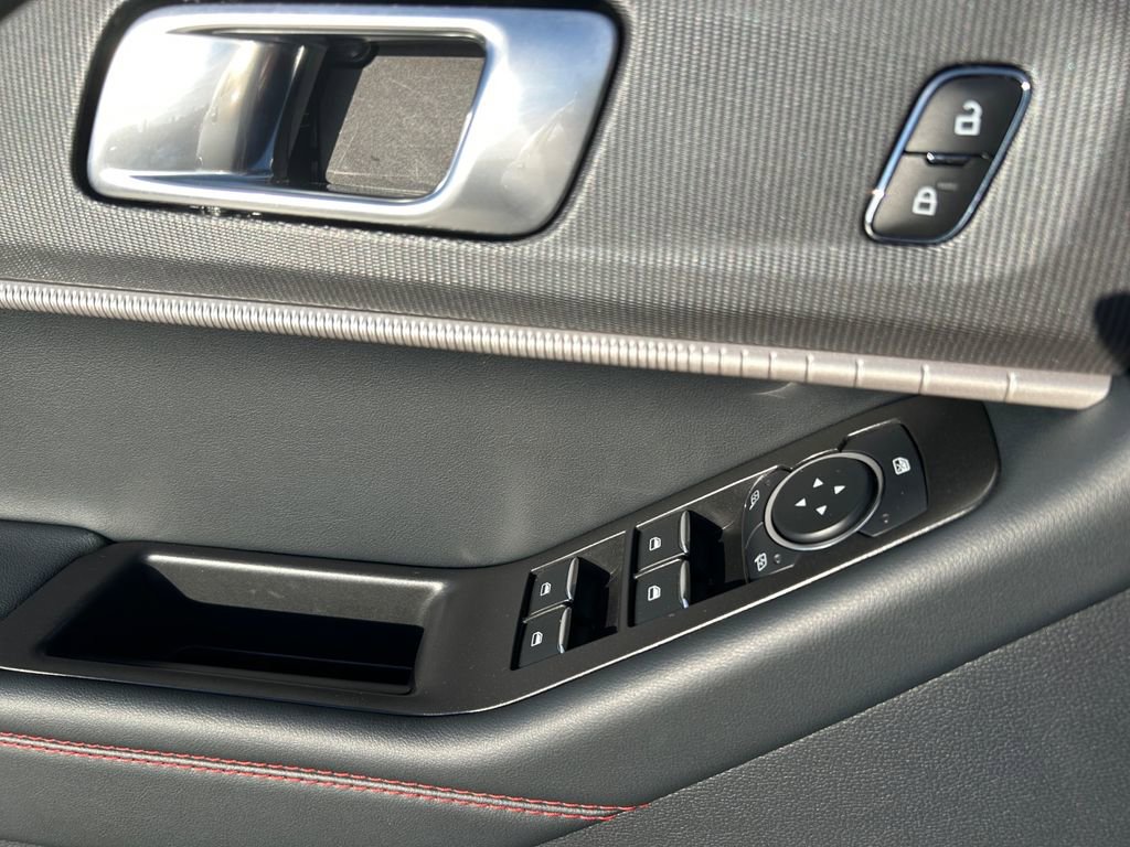 Used 2025 Ford Explorer ST-Line w/ ST-Line Street Pack AWD/4WD image 23