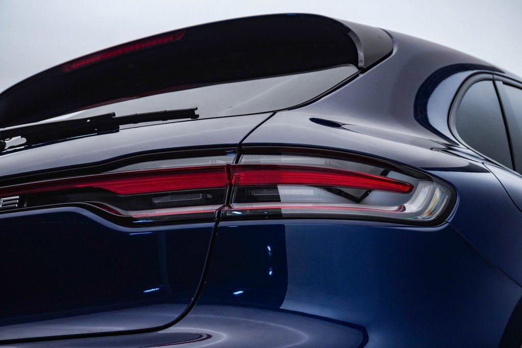 Certified 2025 Porsche Macan image 11