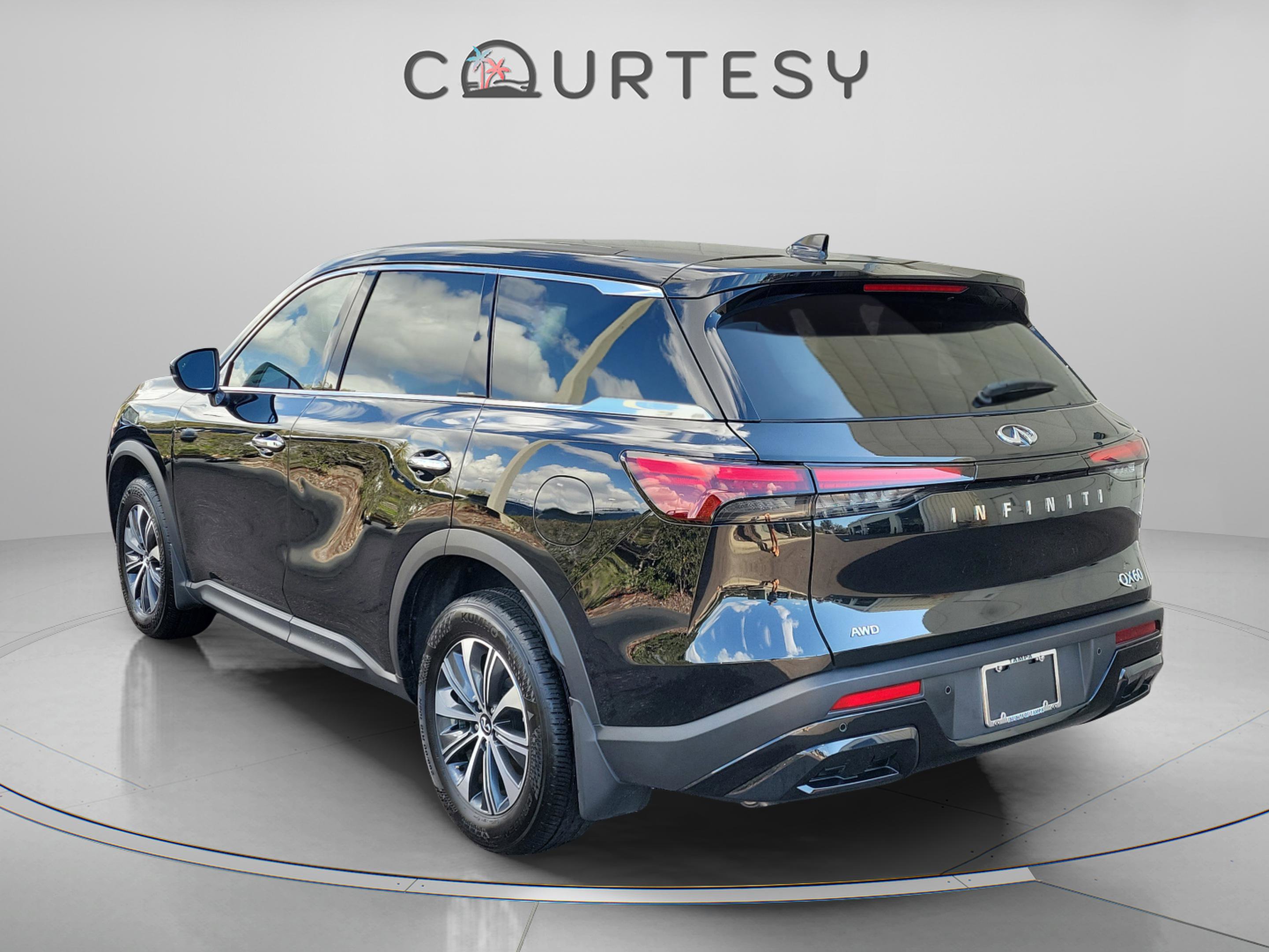 Certified 2025 INFINITI QX60 Pure image 3