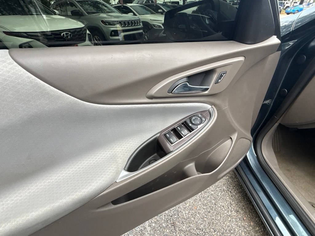 Used 2020 Chevrolet Malibu LT FWD image 13