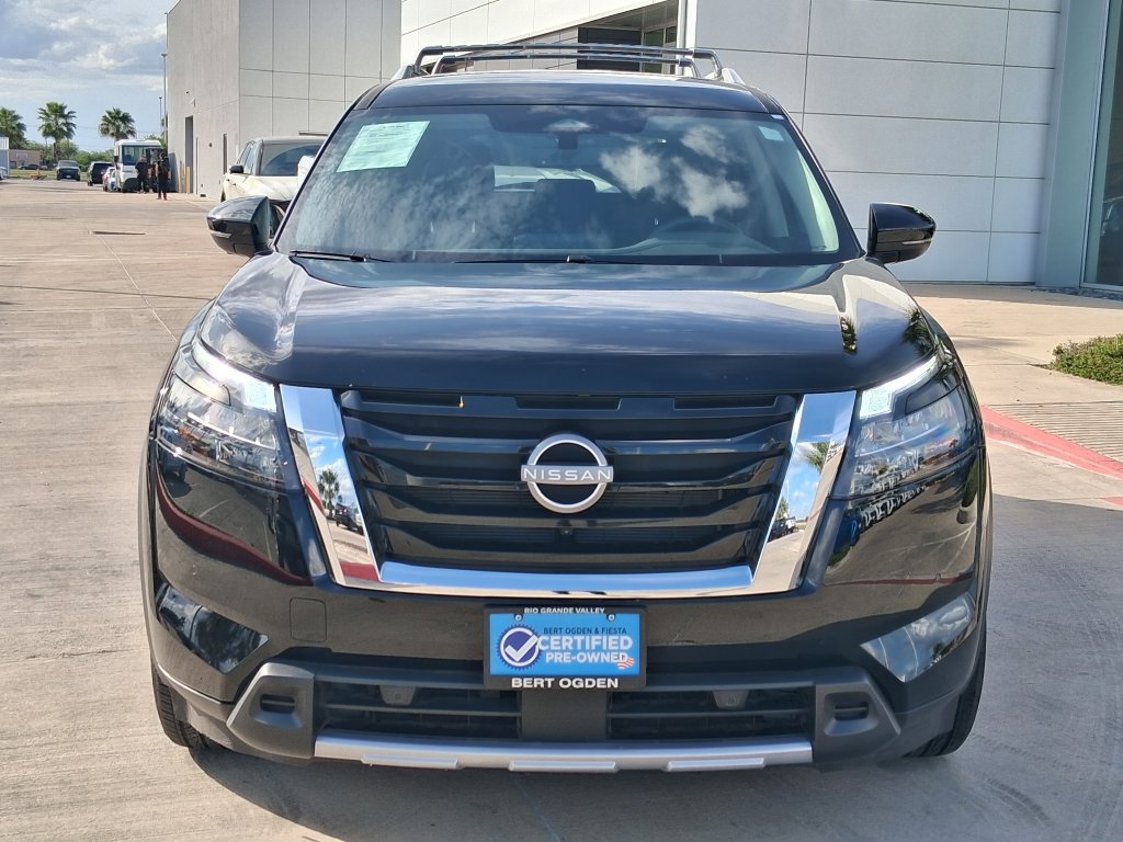Used 2025 Nissan Pathfinder SL FWD image 2