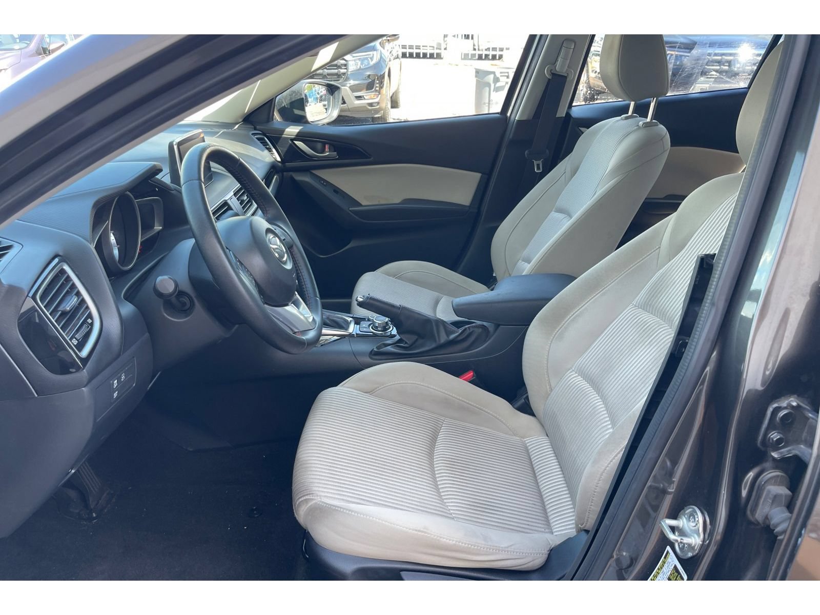 Used 2016 MAZDA MAZDA3 i Touring w/ Popular Equipment Package FWD image 11