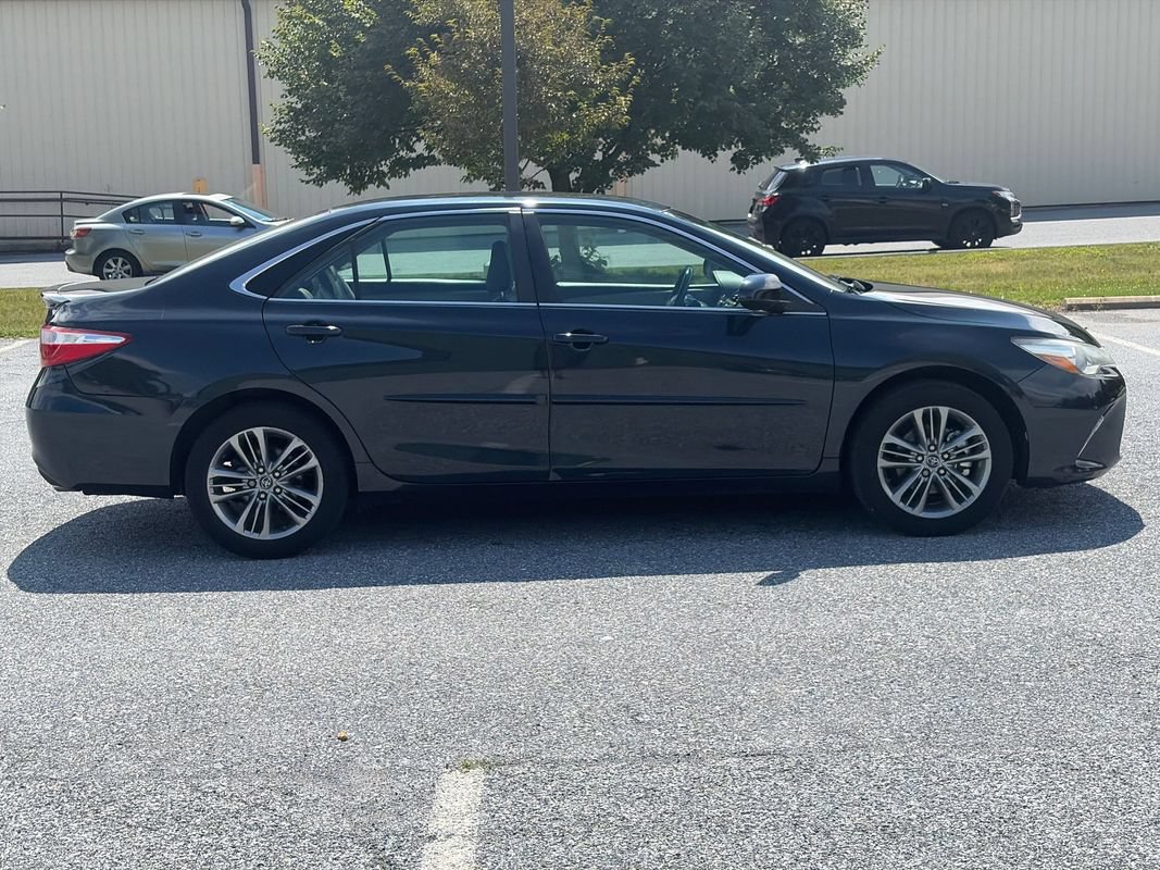 Used 2017 Toyota Camry SE FWD image 9