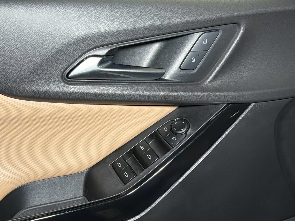 Used 2025 Chevrolet Equinox ACTIV FWD image 22