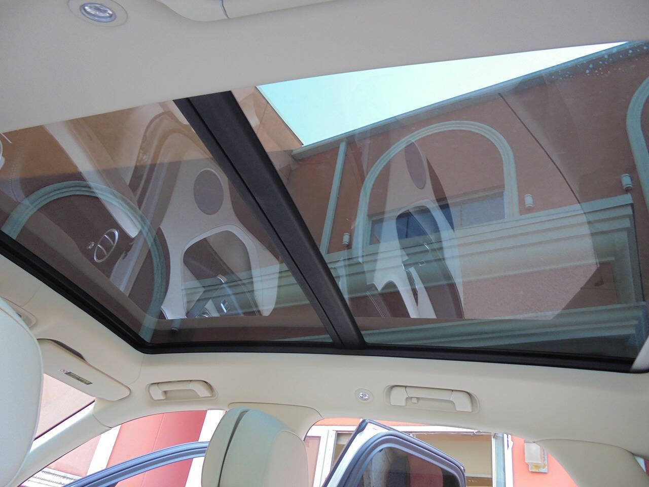Used 2019 Bentley Bentayga AWD/4WD image 17