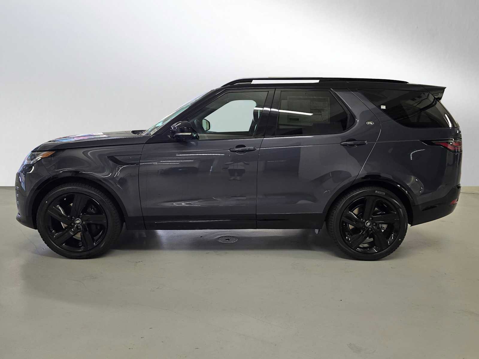 New 2026 Land Rover Discovery Limited Edition AWD/4WD image 2