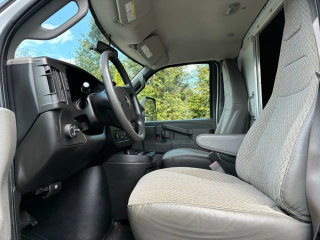 Used 2018 Chevrolet Express 3500 Extended w/ Power Convenience Package RWD image 8