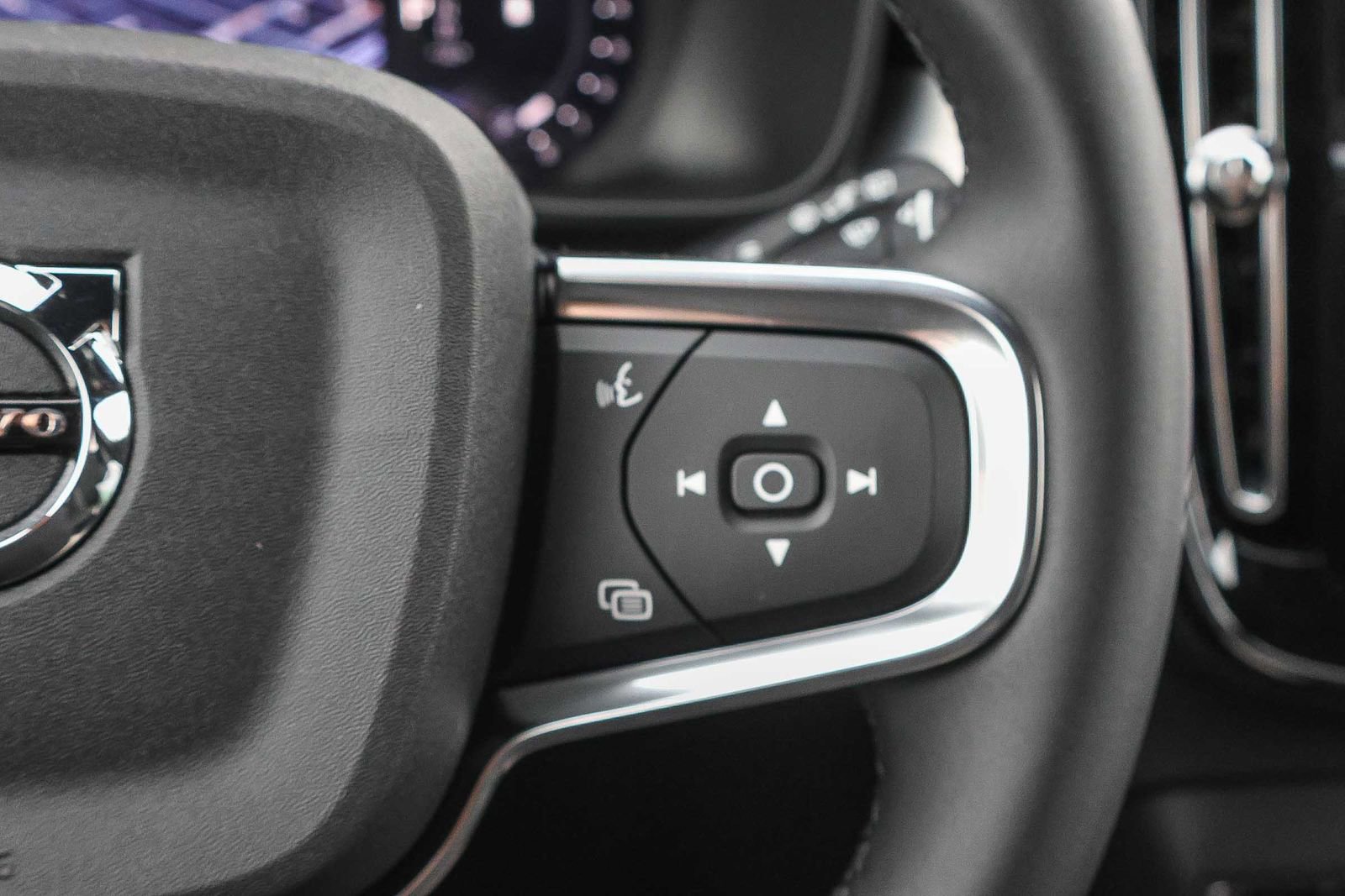 New 2026 Volvo XC40 B5 Ultra w/ Climate Package image 37