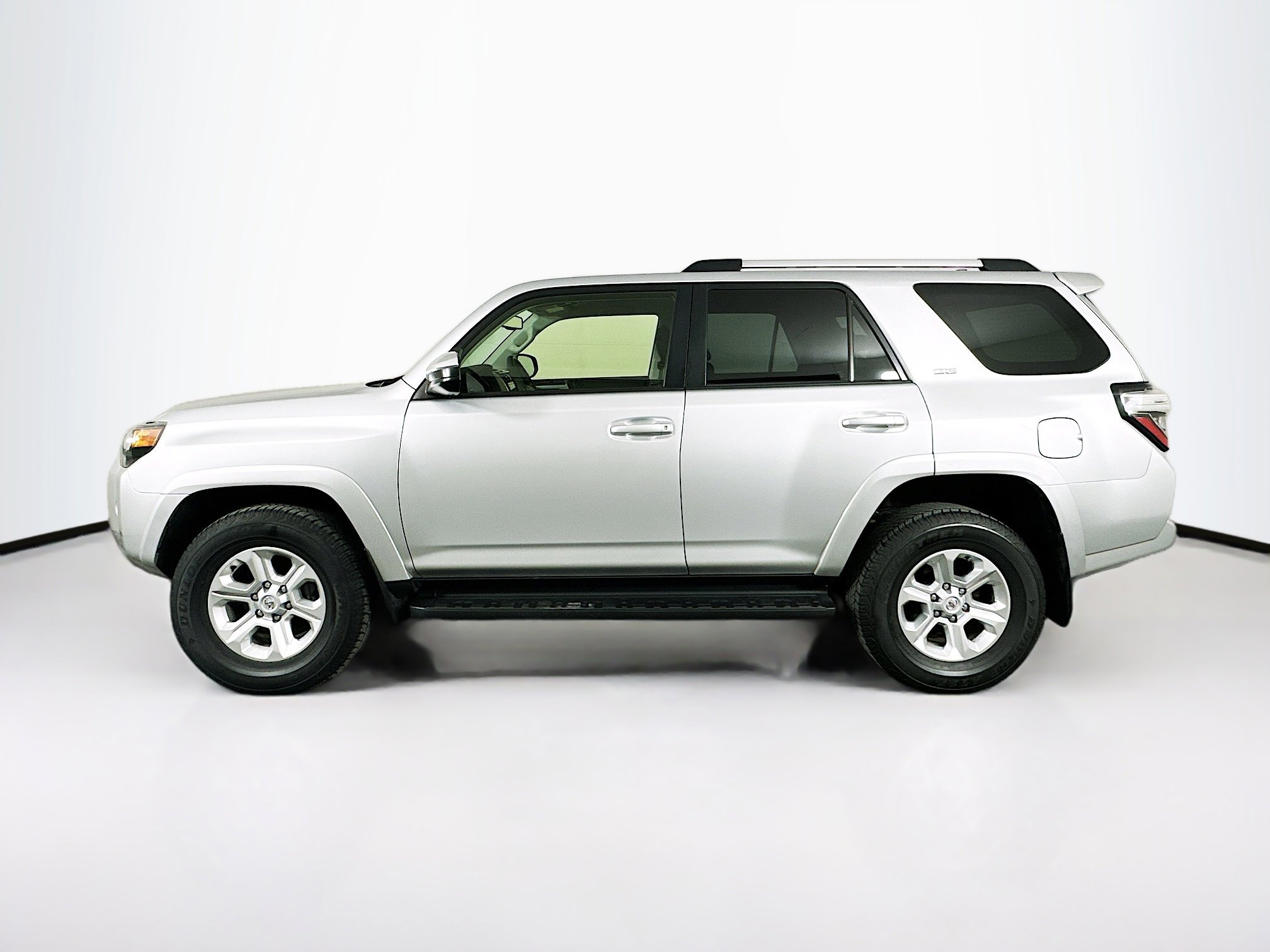 Used 2024 Toyota 4Runner SR5 AWD/4WD image 4