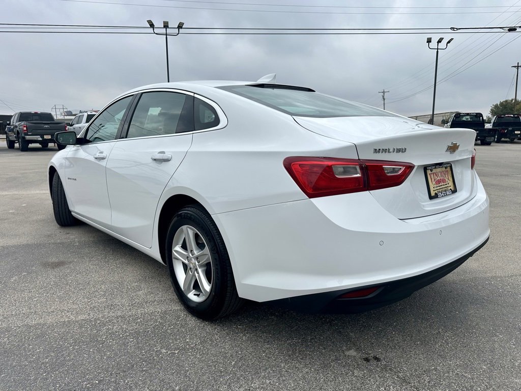 Used 2024 Chevrolet Malibu LT image 3