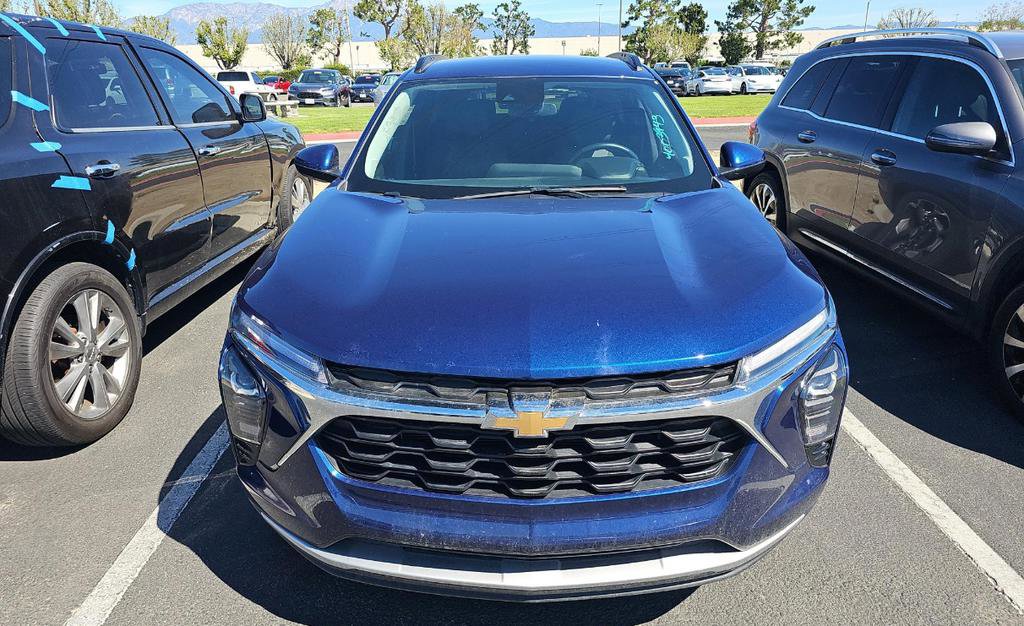 Used 2024 Chevrolet Trax LT w/ Driver Confidence Package FWD image 2