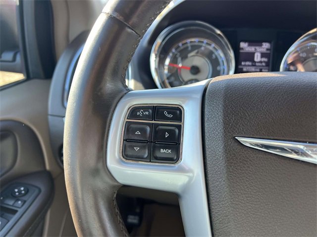 Used 2013 Chrysler Town & Country Touring-L w/ Driver Convenience Group image 15