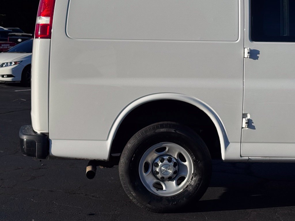 Used 2017 Chevrolet Express 2500 RWD image 31