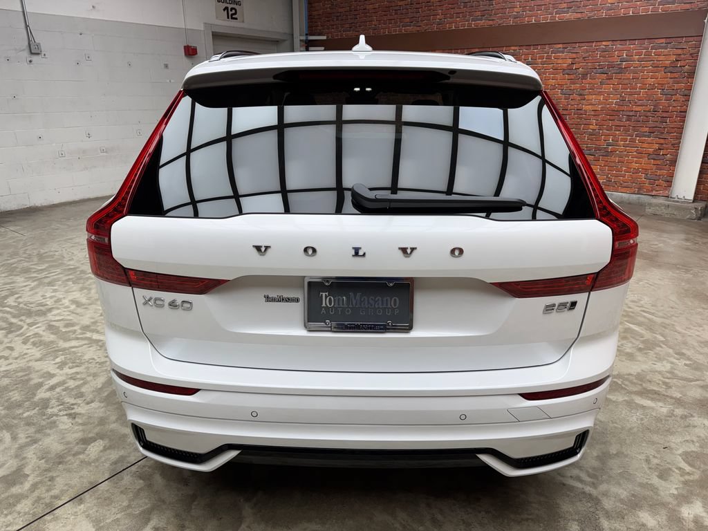 Used 2025 Volvo XC60 B5 Plus AWD/4WD image 4