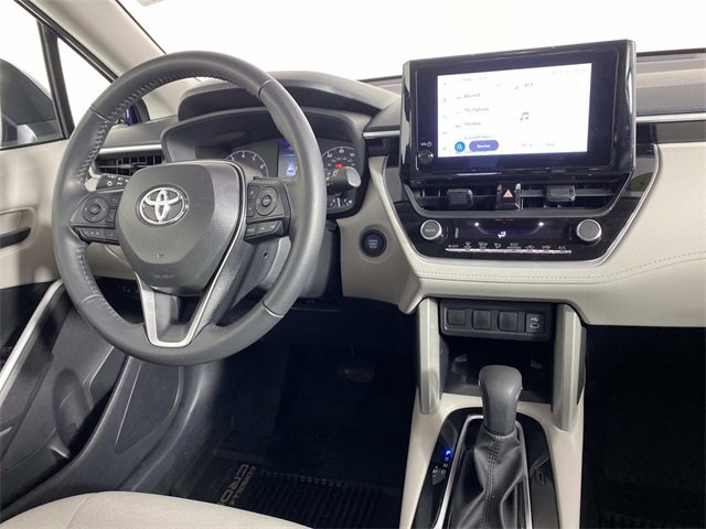 Used 2025 Toyota Corolla Cross LE image 14