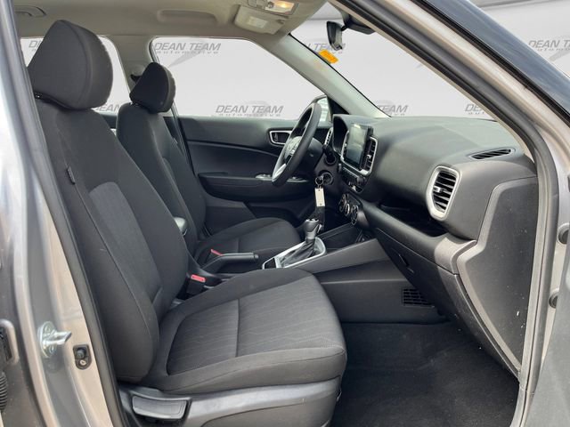 Used 2024 Hyundai Venue SE FWD image 17