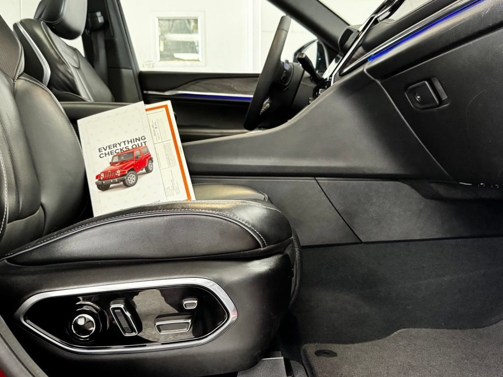 Certified 2023 Jeep Grand Cherokee Overland w/ Luxury Tech Group IV AWD/4WD image 7