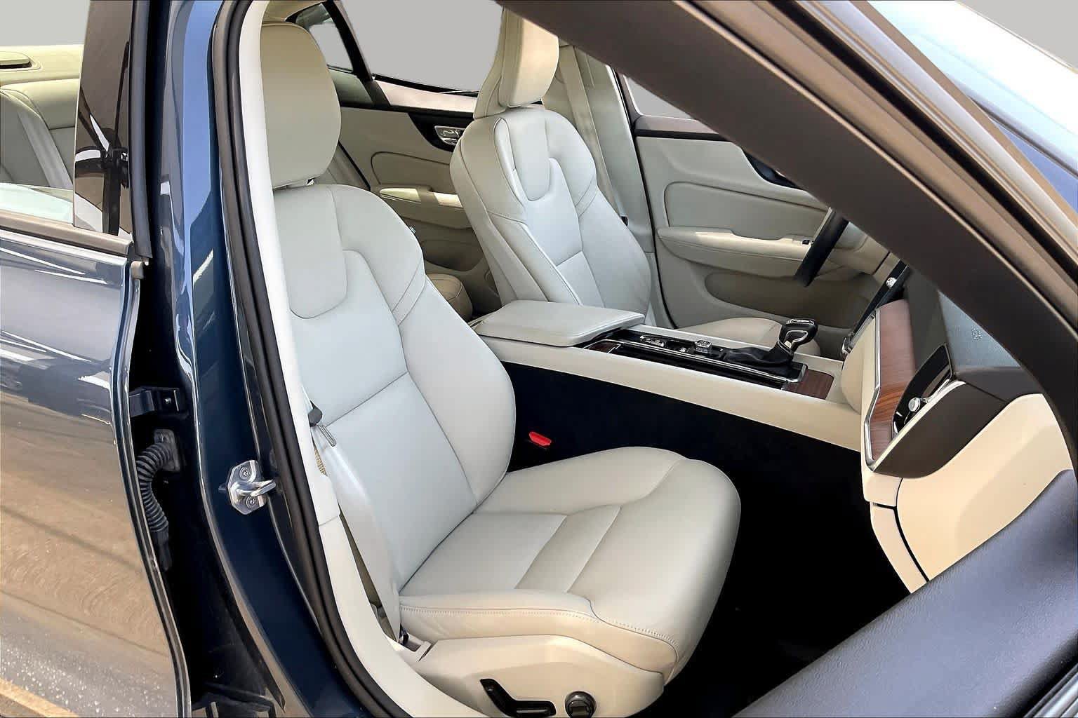 Used 2019 Volvo S60 T6 Momentum w/ Multimedia Package AWD/4WD image 9