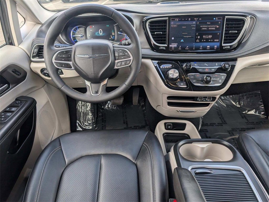 Used 2024 Chrysler Pacifica Select image 14
