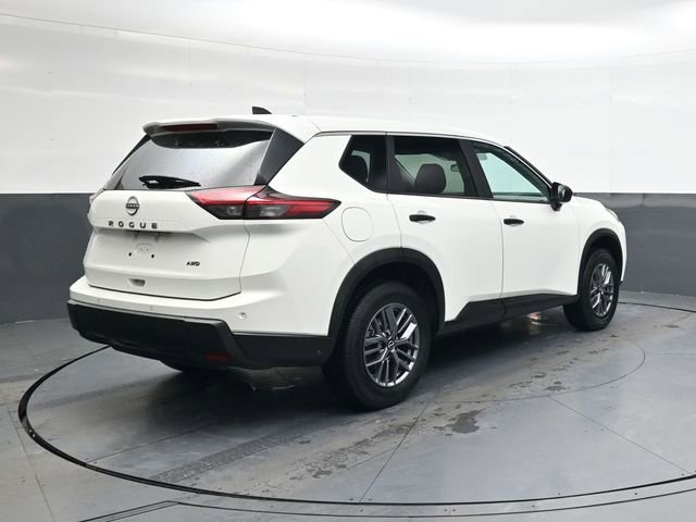 Used 2024 Nissan Rogue S image 4
