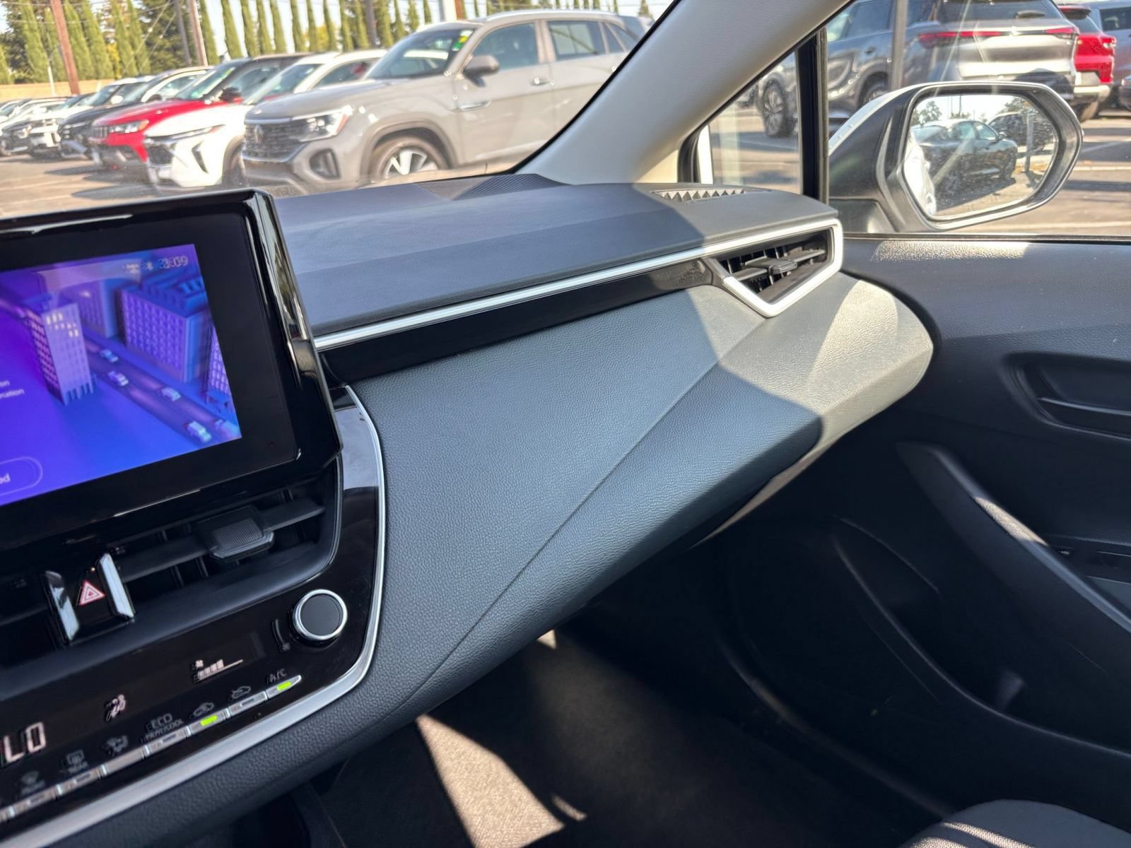 Used 2025 Toyota Corolla LE FWD image 33