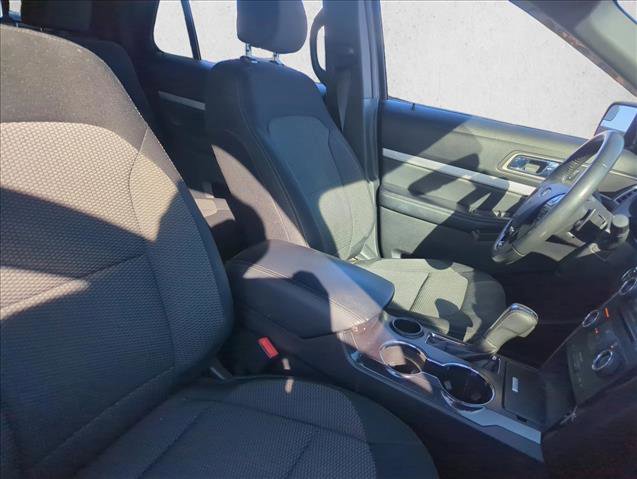 Used 2017 Ford Explorer XLT image 22