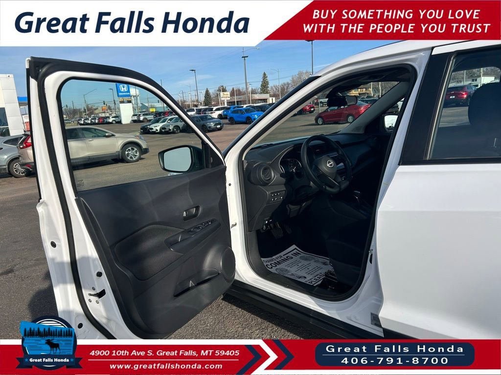 Used 2023 Nissan Kicks S image 5