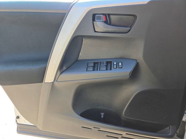 Used 2018 Toyota RAV4 LE image 14