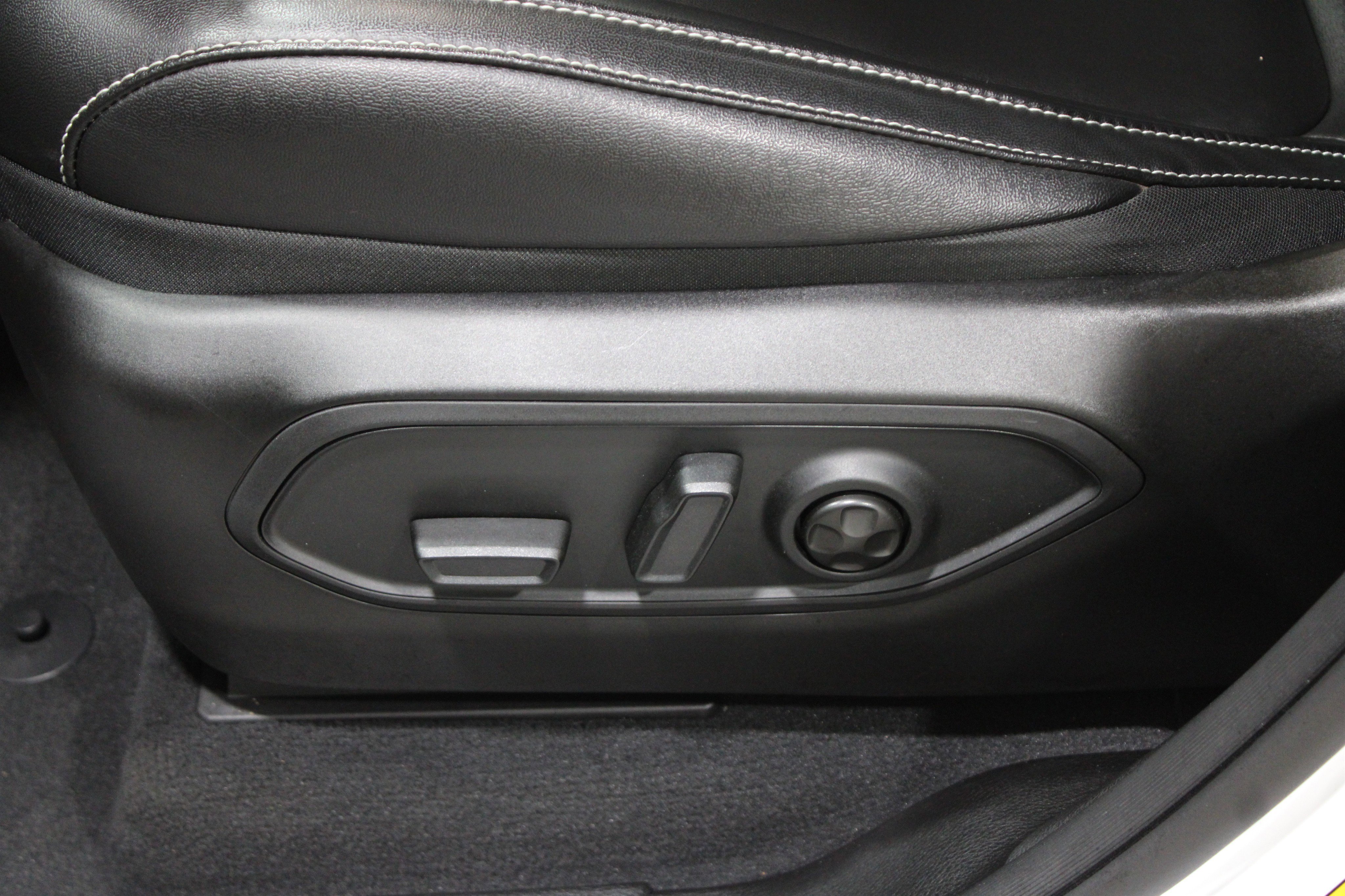 Used 2024 Jeep Grand Cherokee Limited image 4