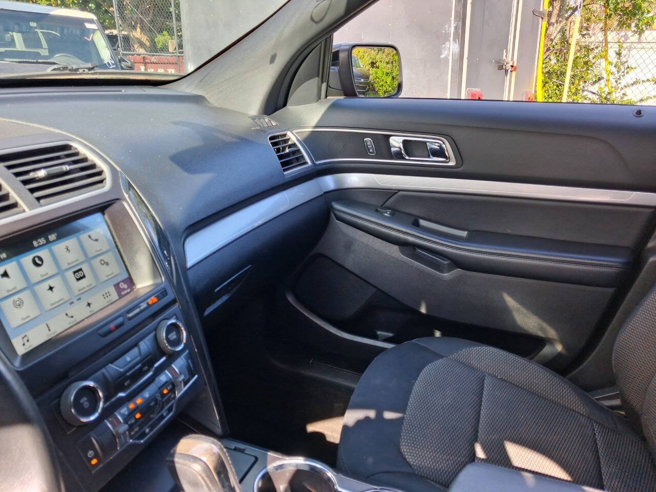 Used 2017 Ford Explorer XLT w/ Equipment Group 201A FWD image 11